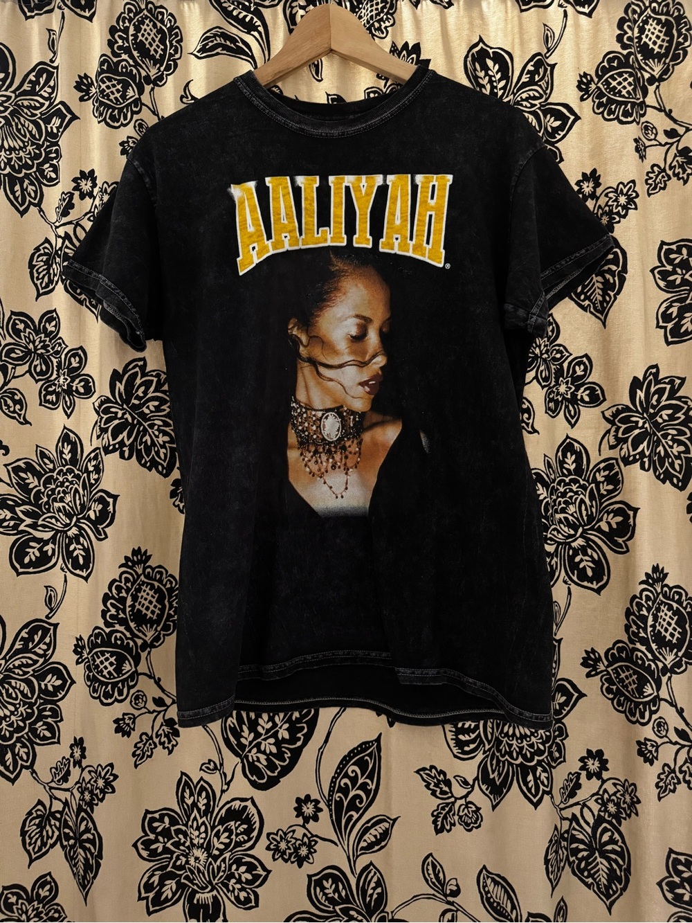 Aaliyah Graphic Short Sleeve Tee - Black